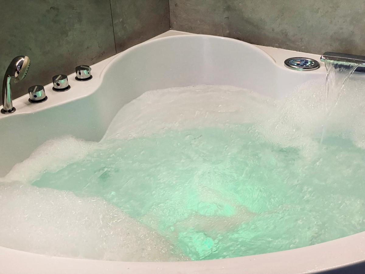Apartment Premium Jacuzzi For Couples, Old Town Krakow Luaran gambar