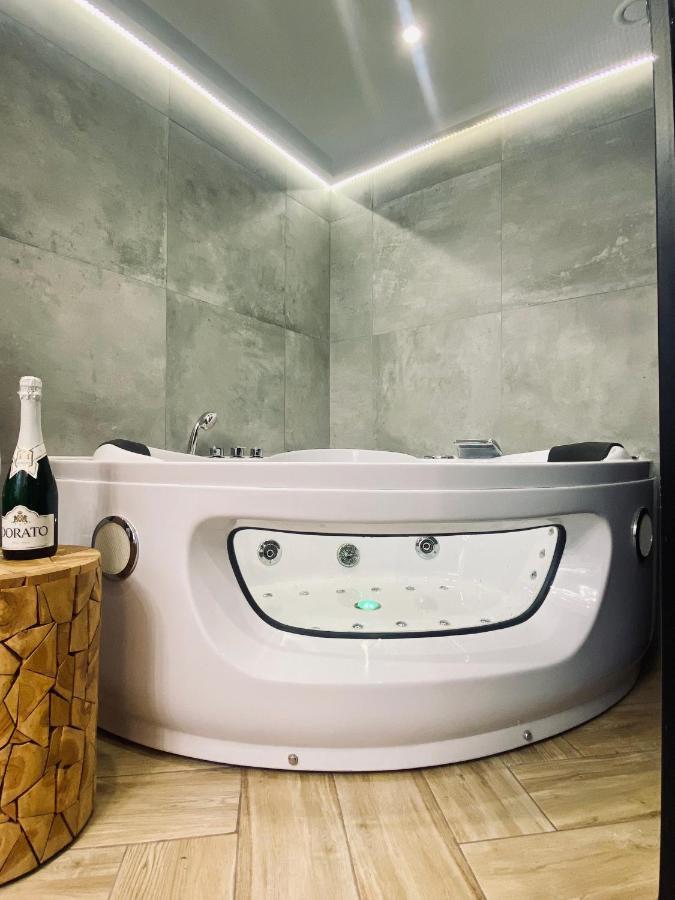 Apartment Premium Jacuzzi For Couples, Old Town Krakow Luaran gambar
