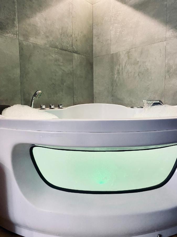 Apartment Premium Jacuzzi For Couples, Old Town Krakow Luaran gambar