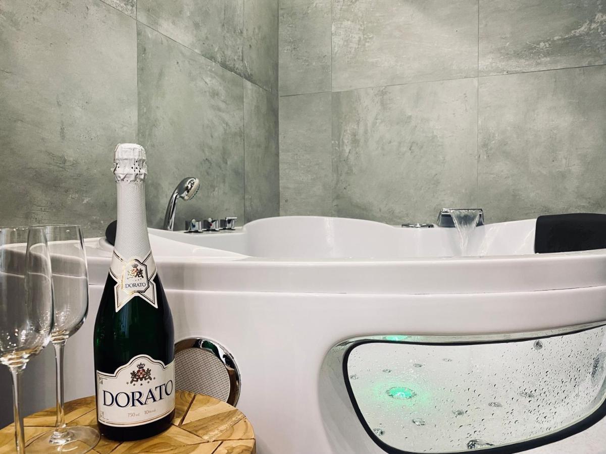Apartment Premium Jacuzzi For Couples, Old Town Krakow Luaran gambar