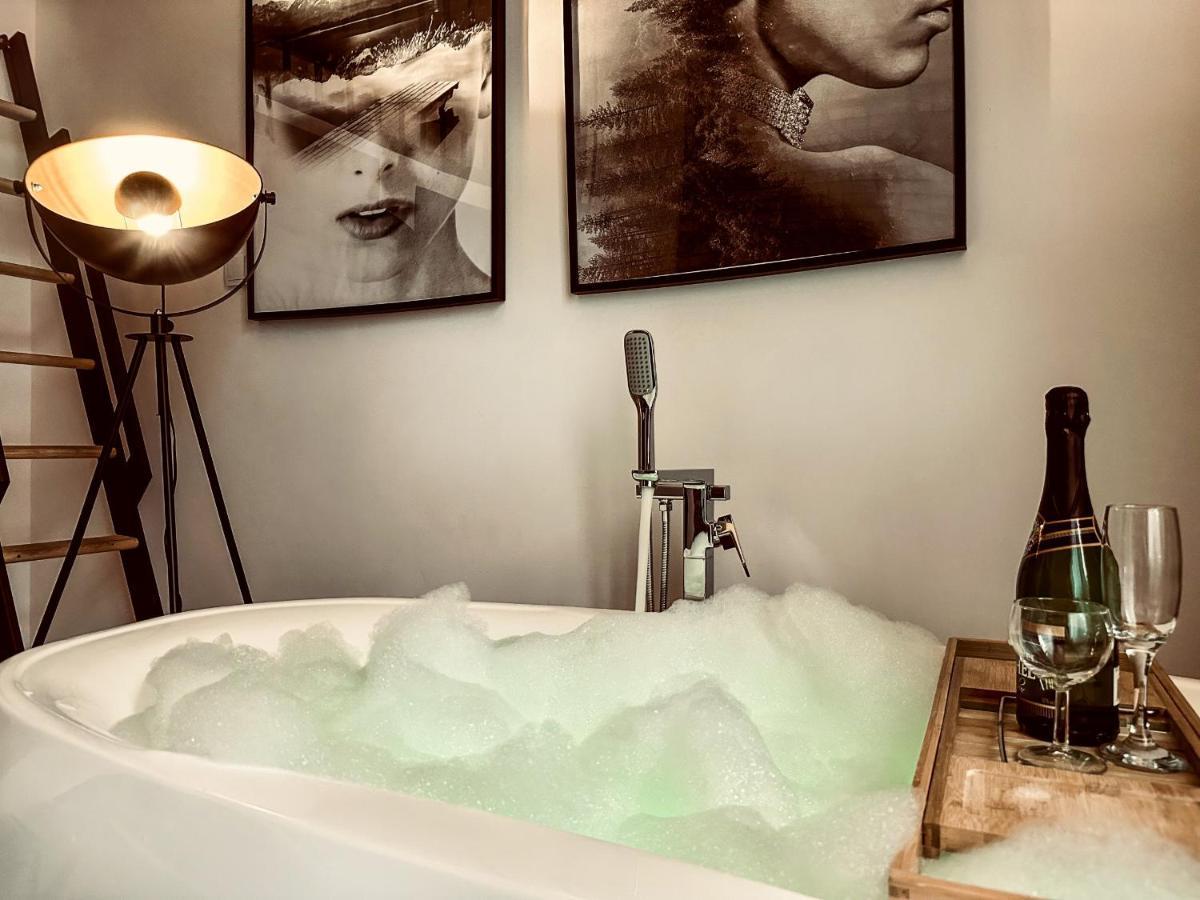 Apartment Premium Jacuzzi For Couples, Old Town Krakow Luaran gambar
