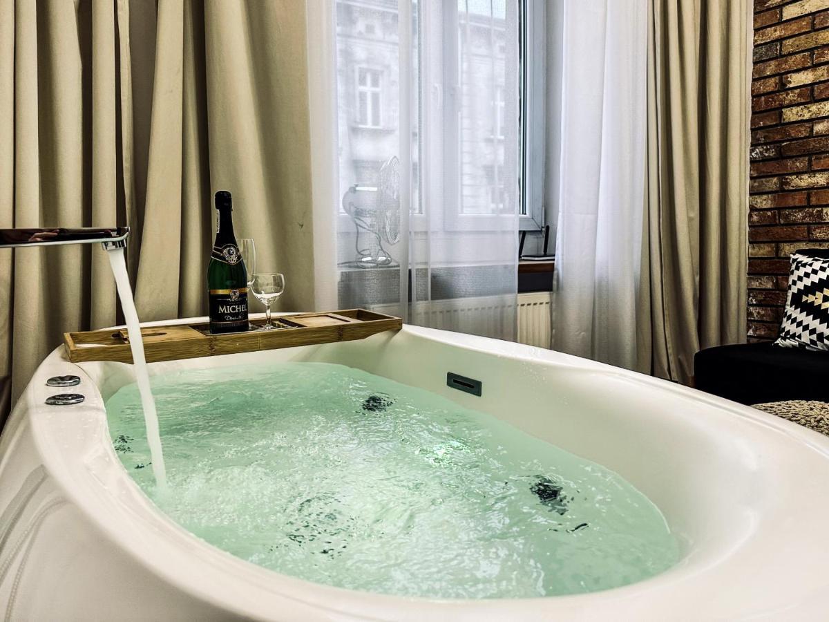 Apartment Premium Jacuzzi For Couples, Old Town Krakow Luaran gambar